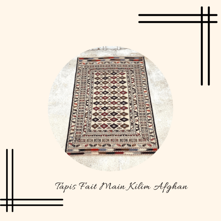 Tapis Fait Main Kazak à fond beige et bordure de feuilles stylisées pour la marque Interior'n Co